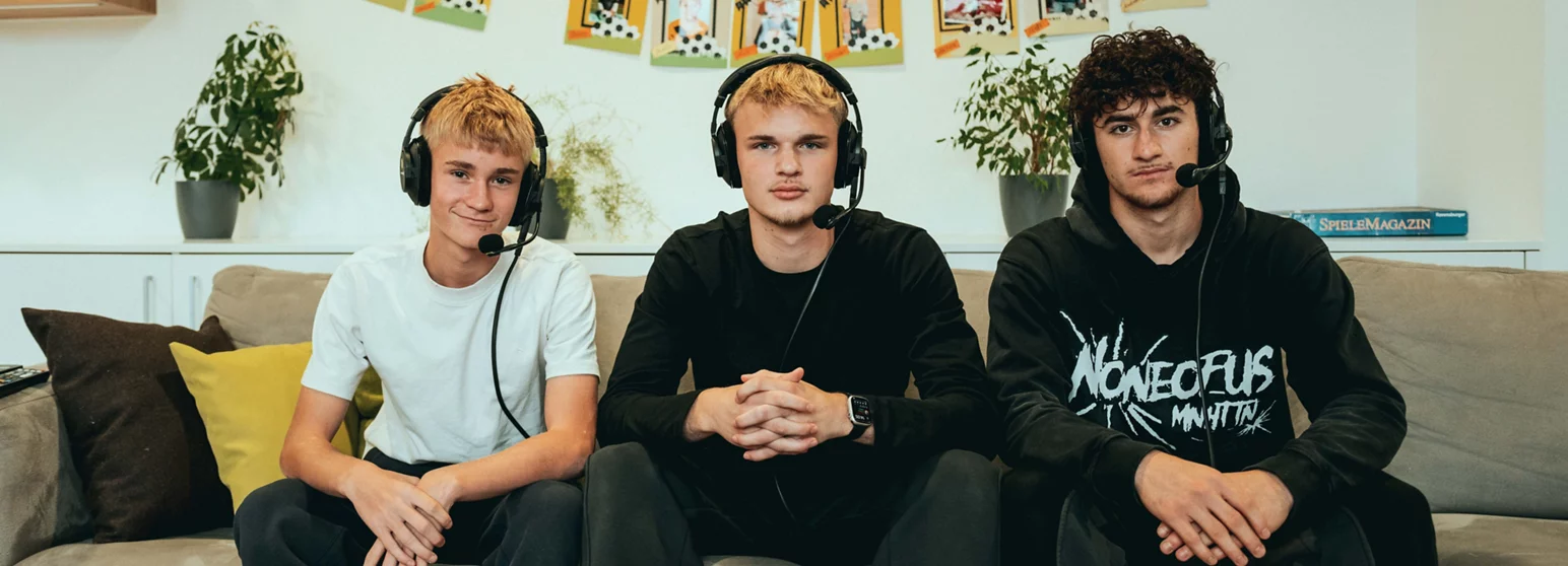 三个小伙子，一个目标：BVB 的职业足球！