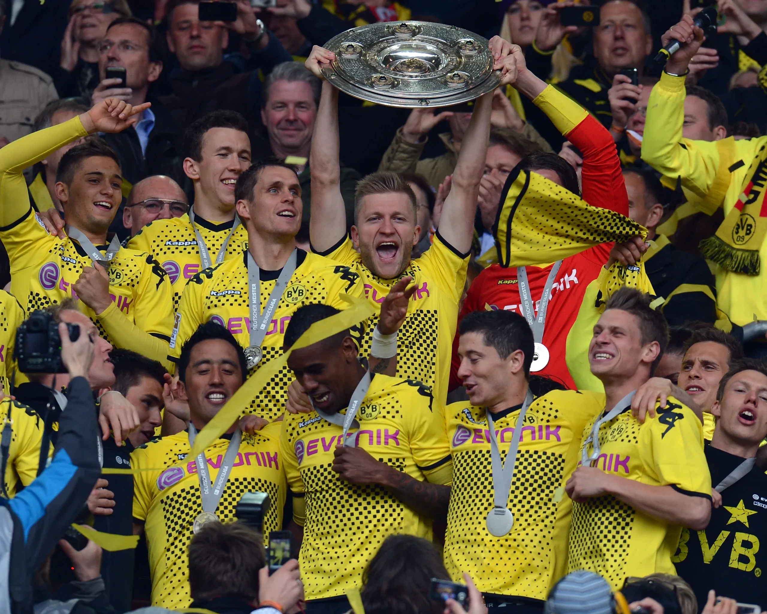 双冠荣耀 · 2012 年多特蒙德再夺德甲与德国杯